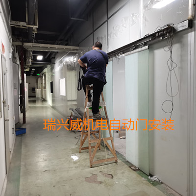 自动门安装 深圳富士康安装BG真人150#自动门机组项目