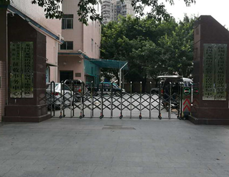 深圳市BG真人龙岗街道办安装黑金刚电动伸缩门项目